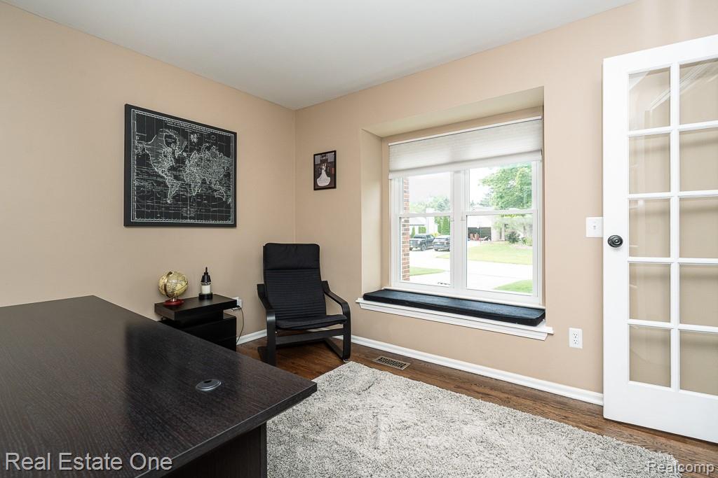 1043 Ridgeview Circle