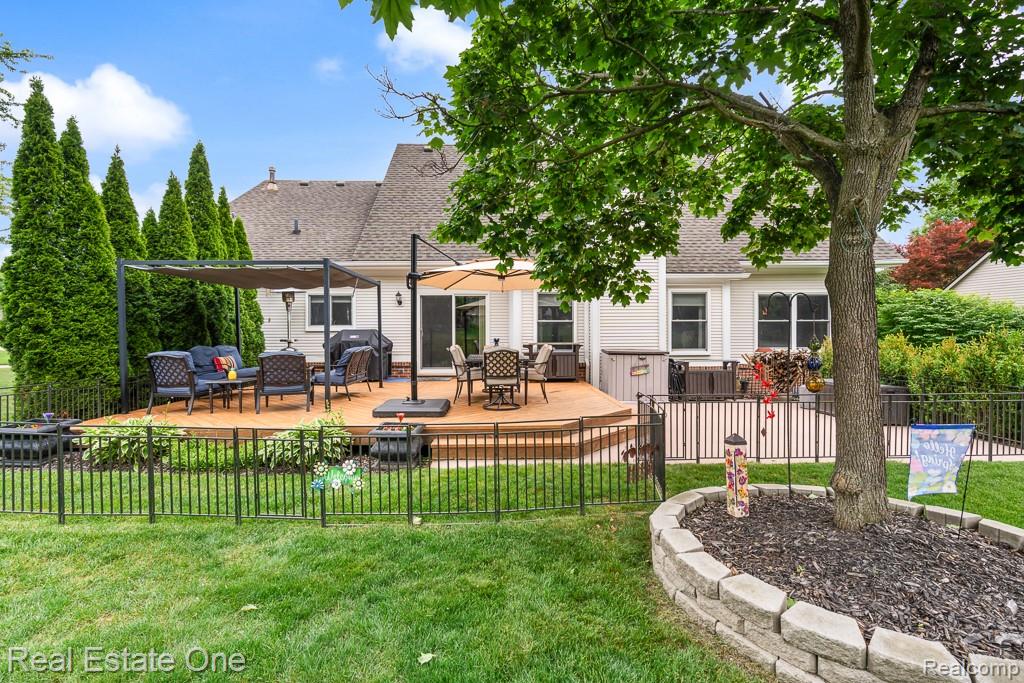 1043 Ridgeview Circle