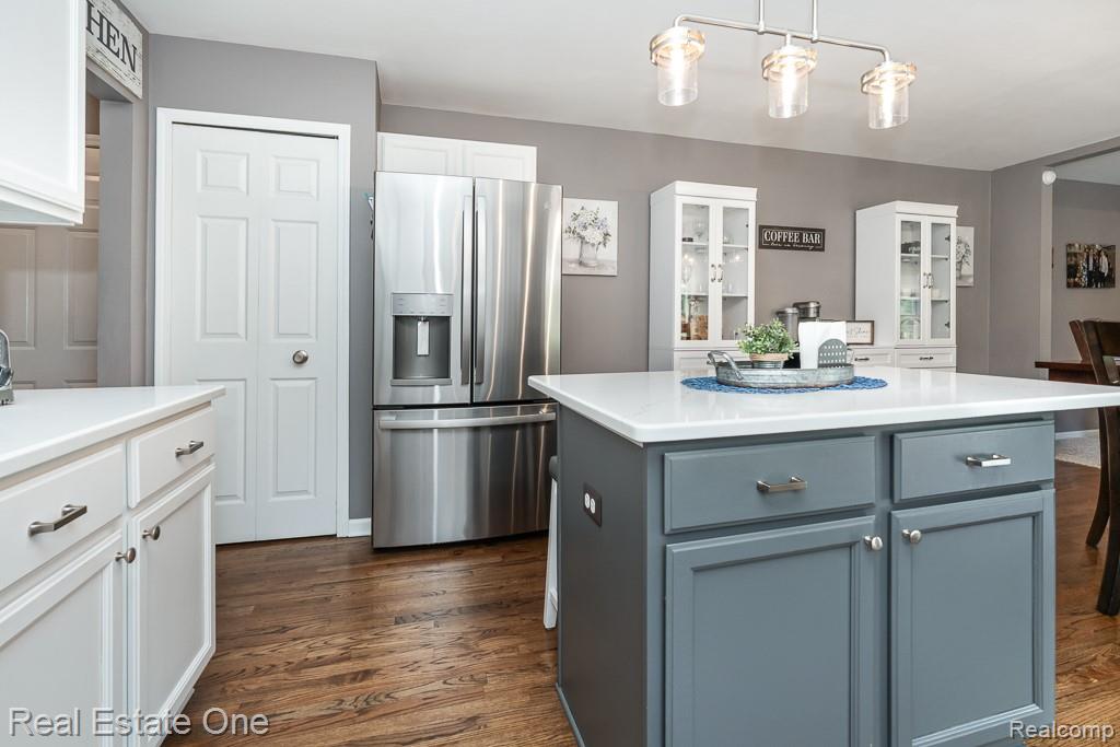 1043 Ridgeview Circle