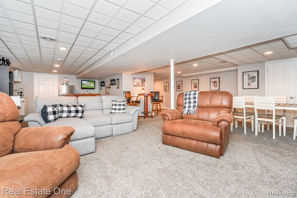 1043 Ridgeview Circle