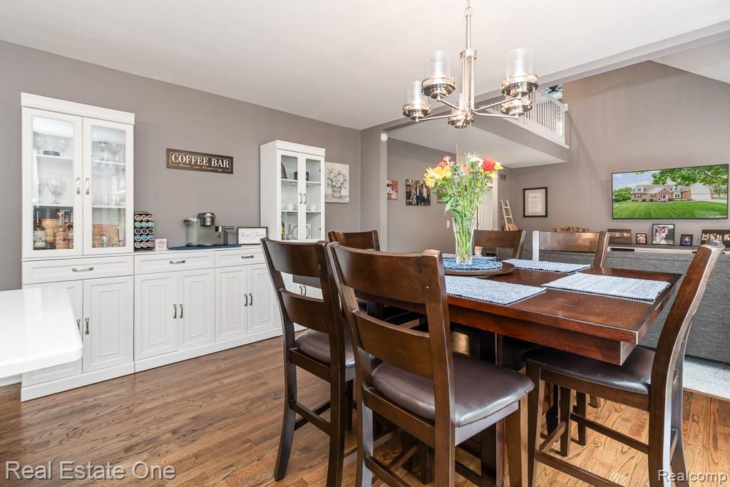 1043 Ridgeview Circle