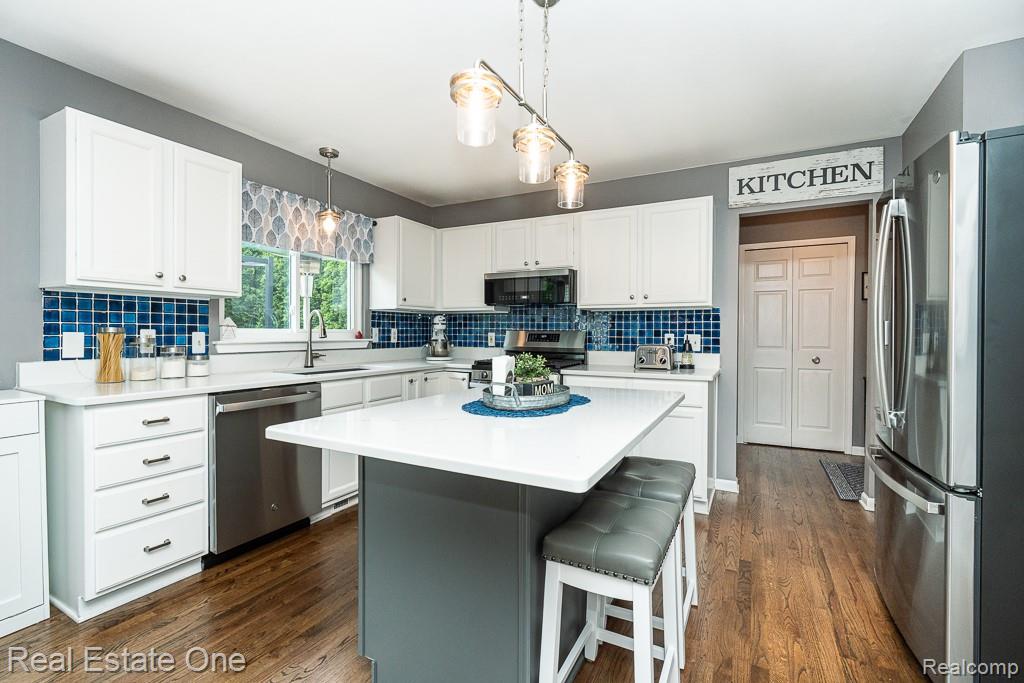 1043 Ridgeview Circle
