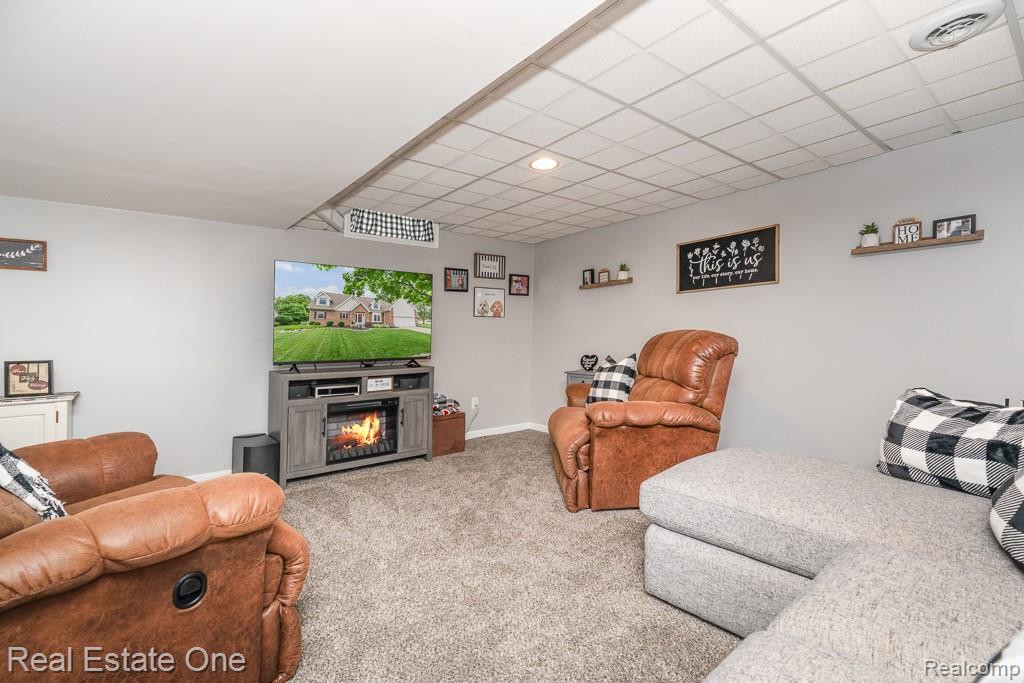 1043 Ridgeview Circle