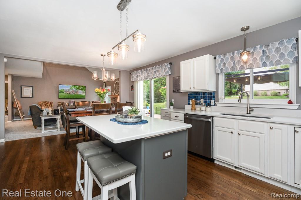 1043 Ridgeview Circle