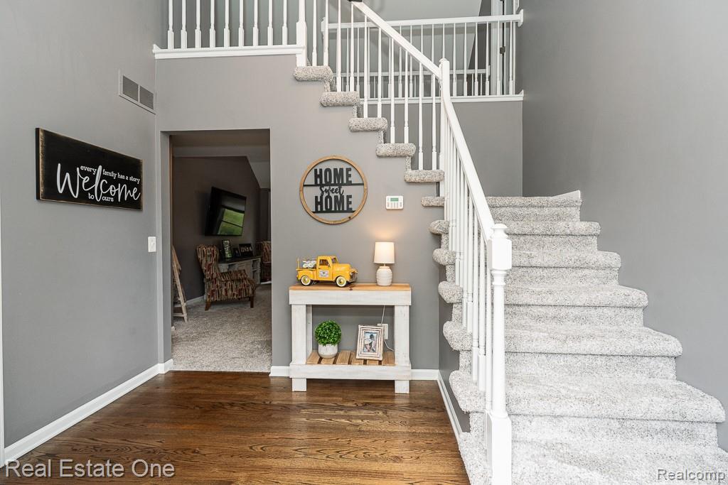 1043 Ridgeview Circle