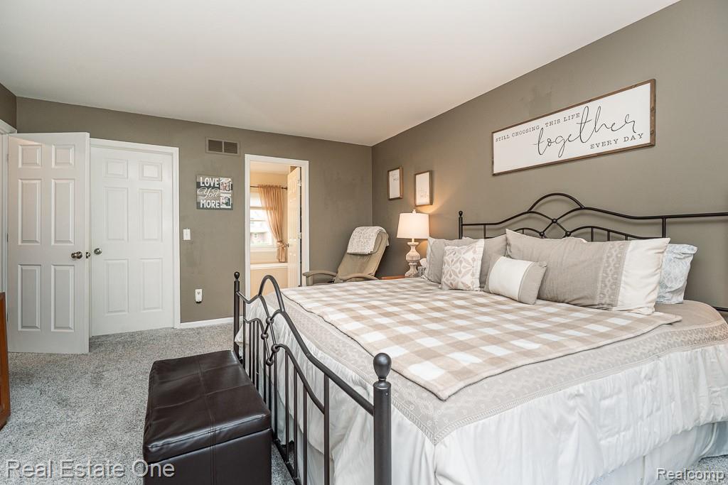 1043 Ridgeview Circle