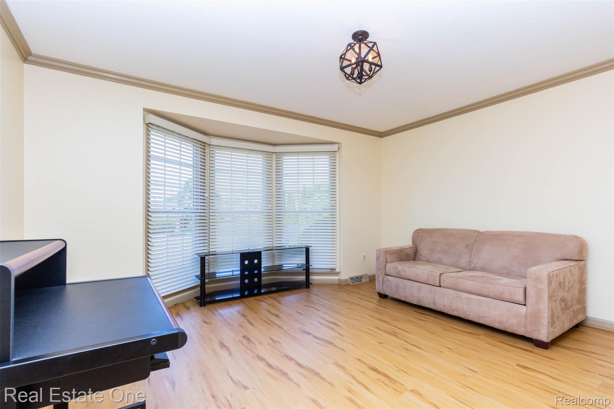 18801 Maple Circle N Unit: 13