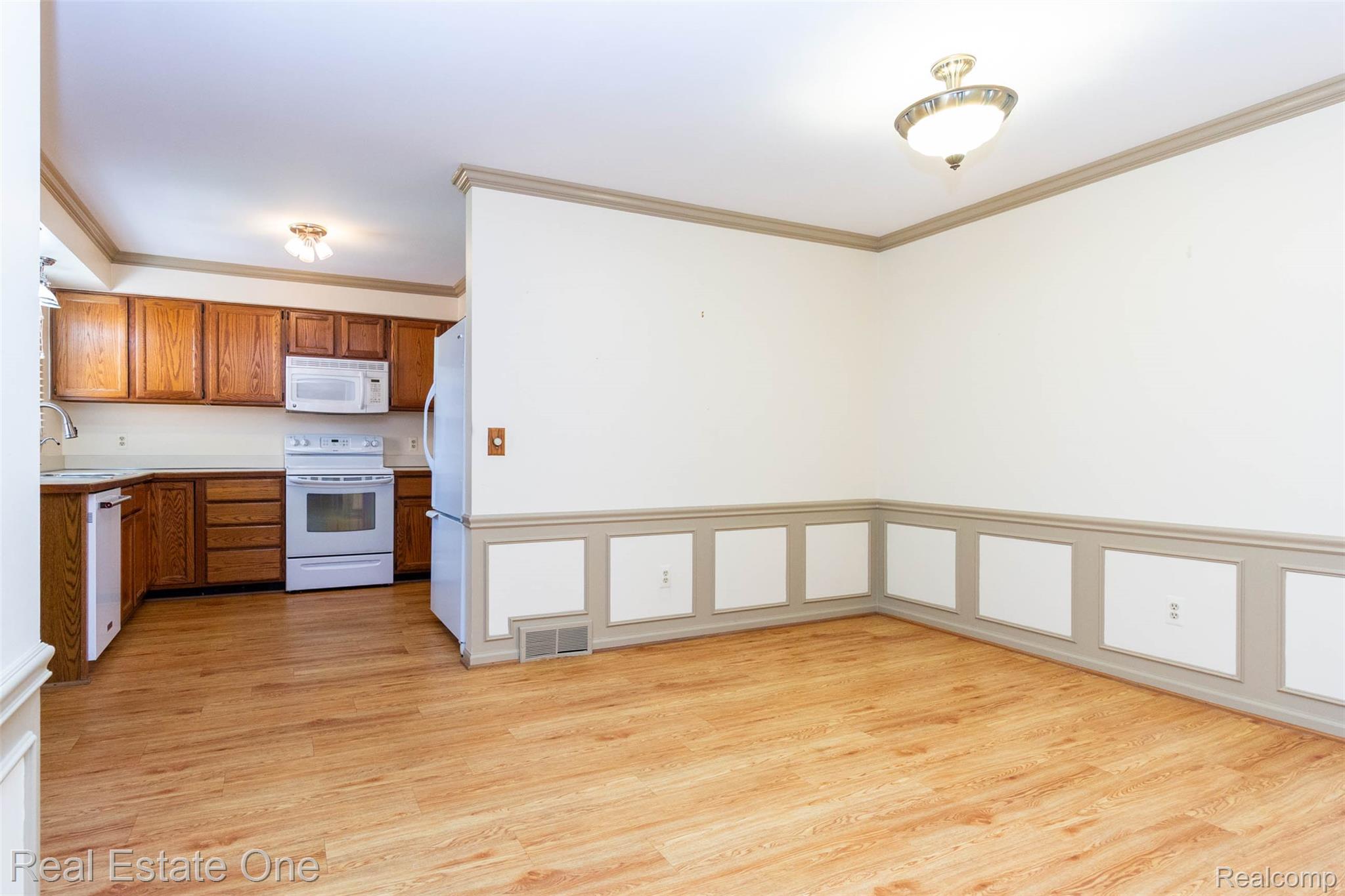 18801 Maple Circle N Unit: 13