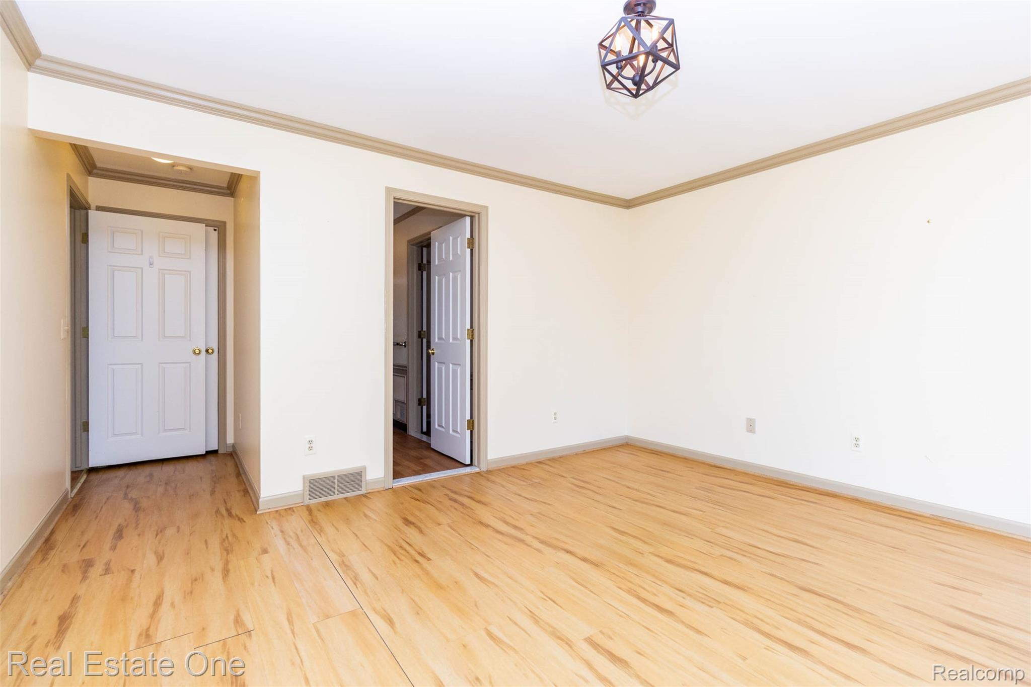 18801 Maple Circle N Unit: 13