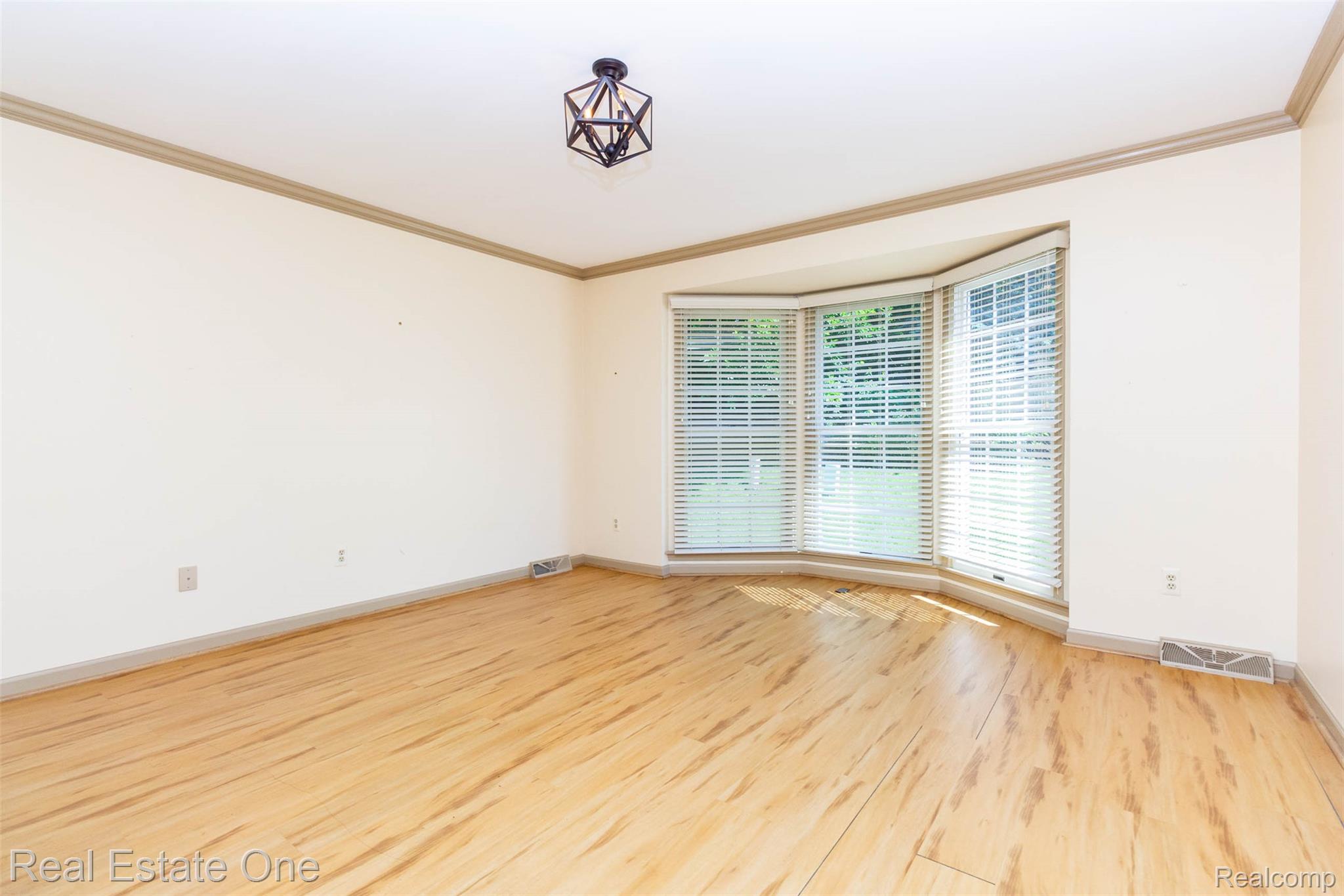 18801 Maple Circle N Unit: 13