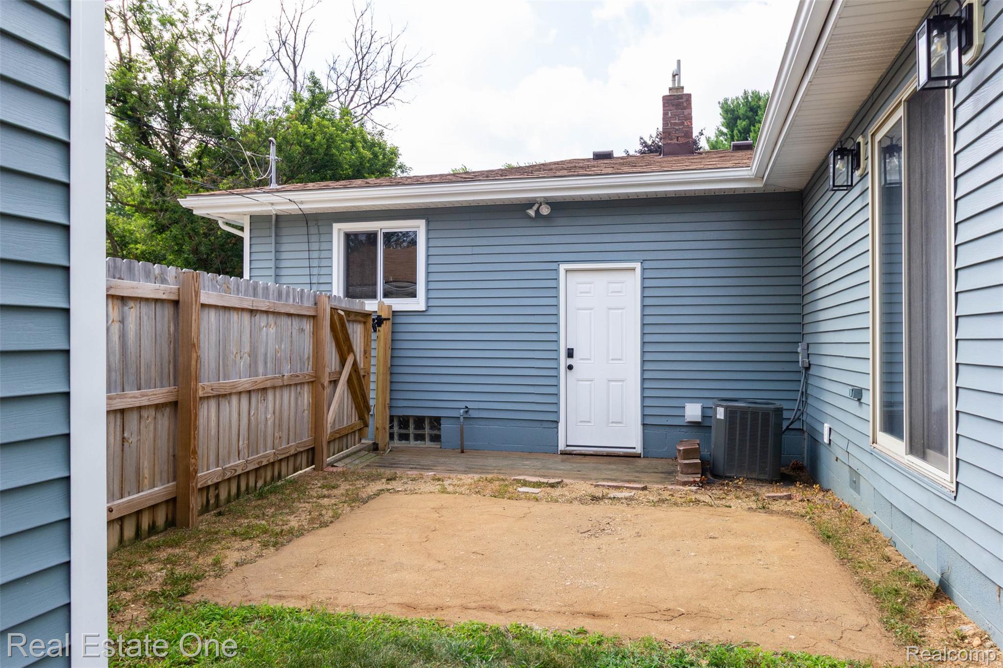 7354 N Shaker Drive
