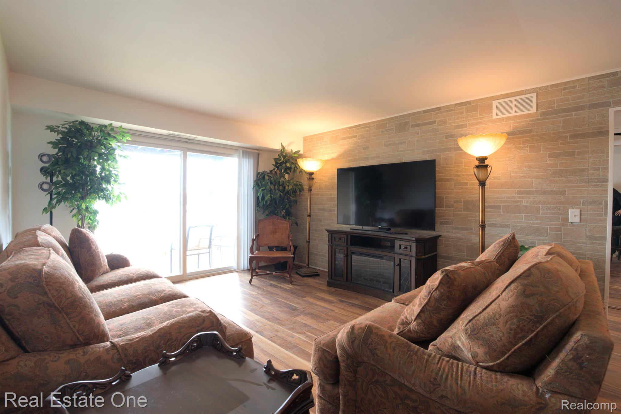 1944 KLINGENSMITH Road Unit: 41