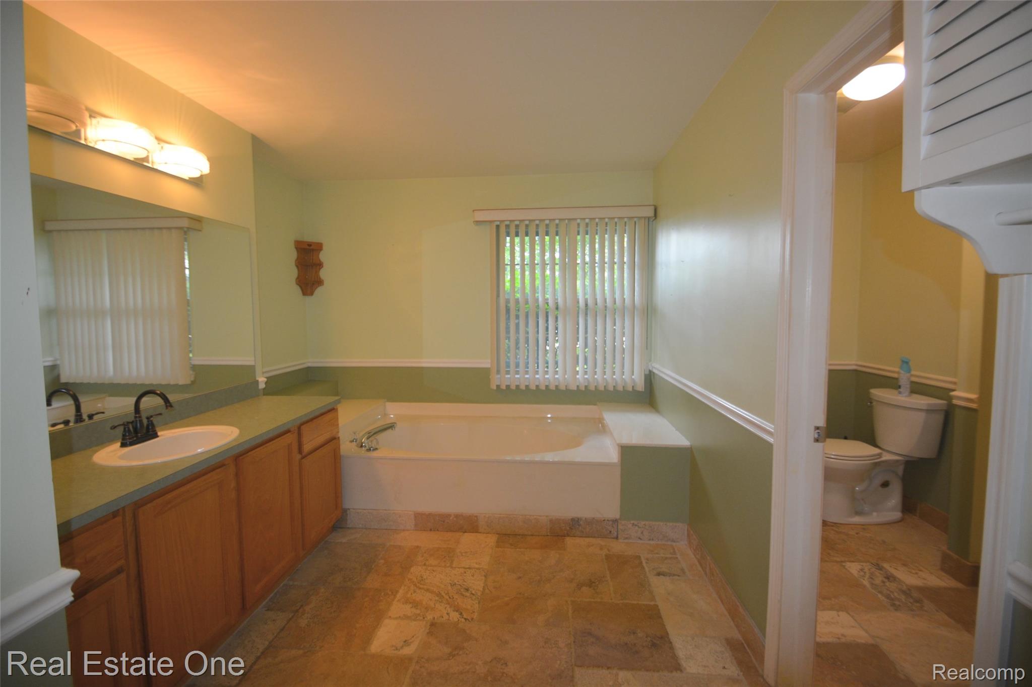 2140 W View Court
