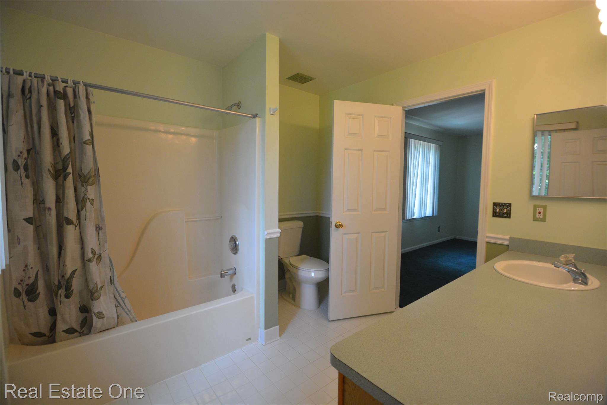 2140 W View Court