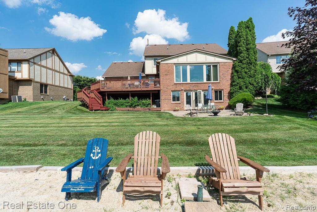 6489 Shoreline Drive