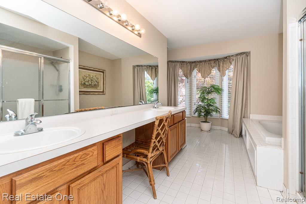 6489 Shoreline Drive