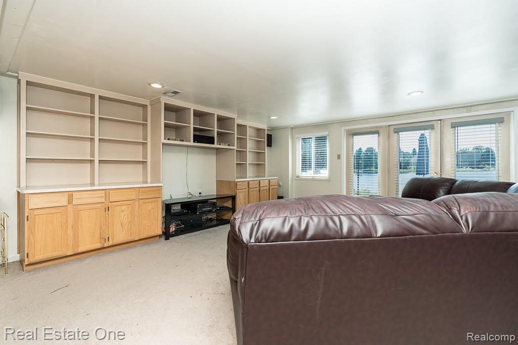 6489 Shoreline Drive