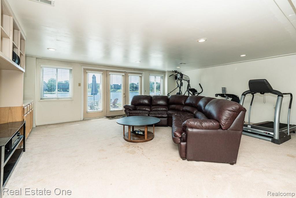 6489 Shoreline Drive