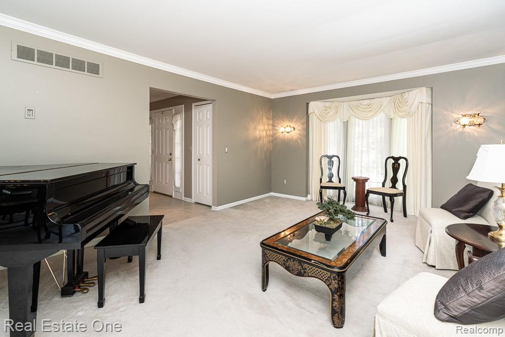 6489 Shoreline Drive
