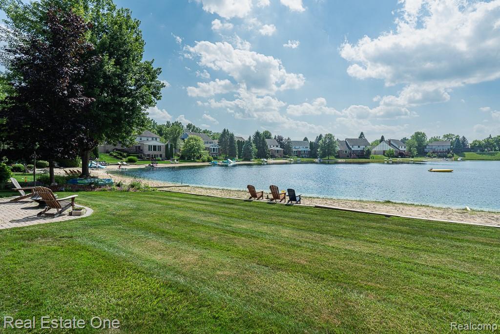 6489 Shoreline Drive