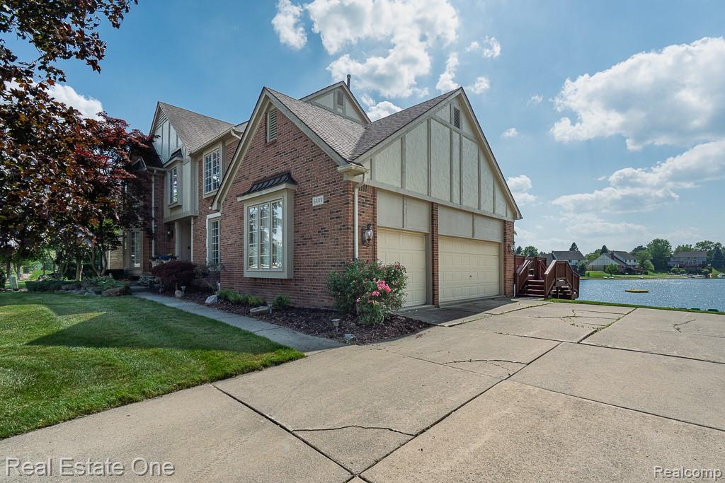 6489 Shoreline Drive