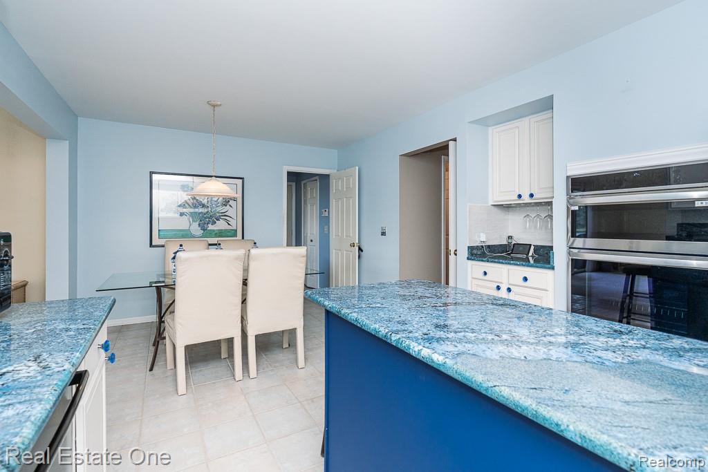 6489 Shoreline Drive