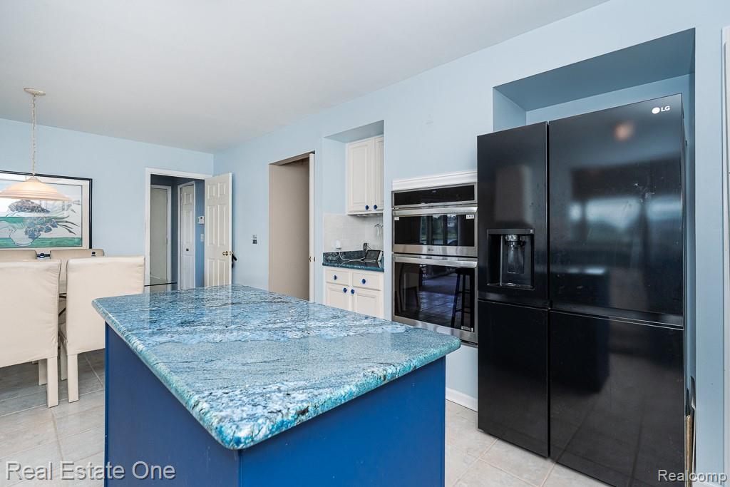6489 Shoreline Drive