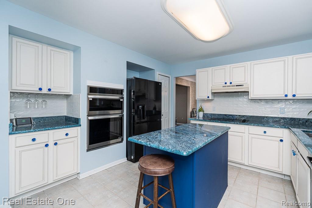 6489 Shoreline Drive