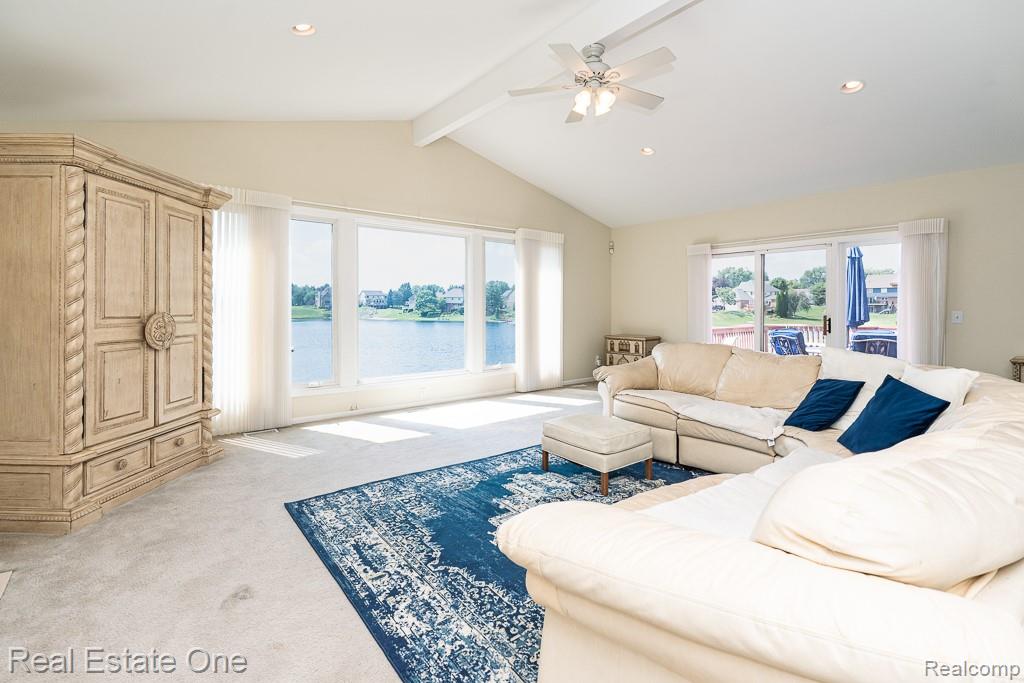 6489 Shoreline Drive