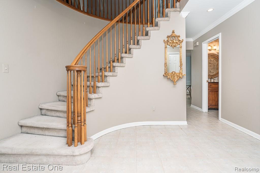 6489 Shoreline Drive
