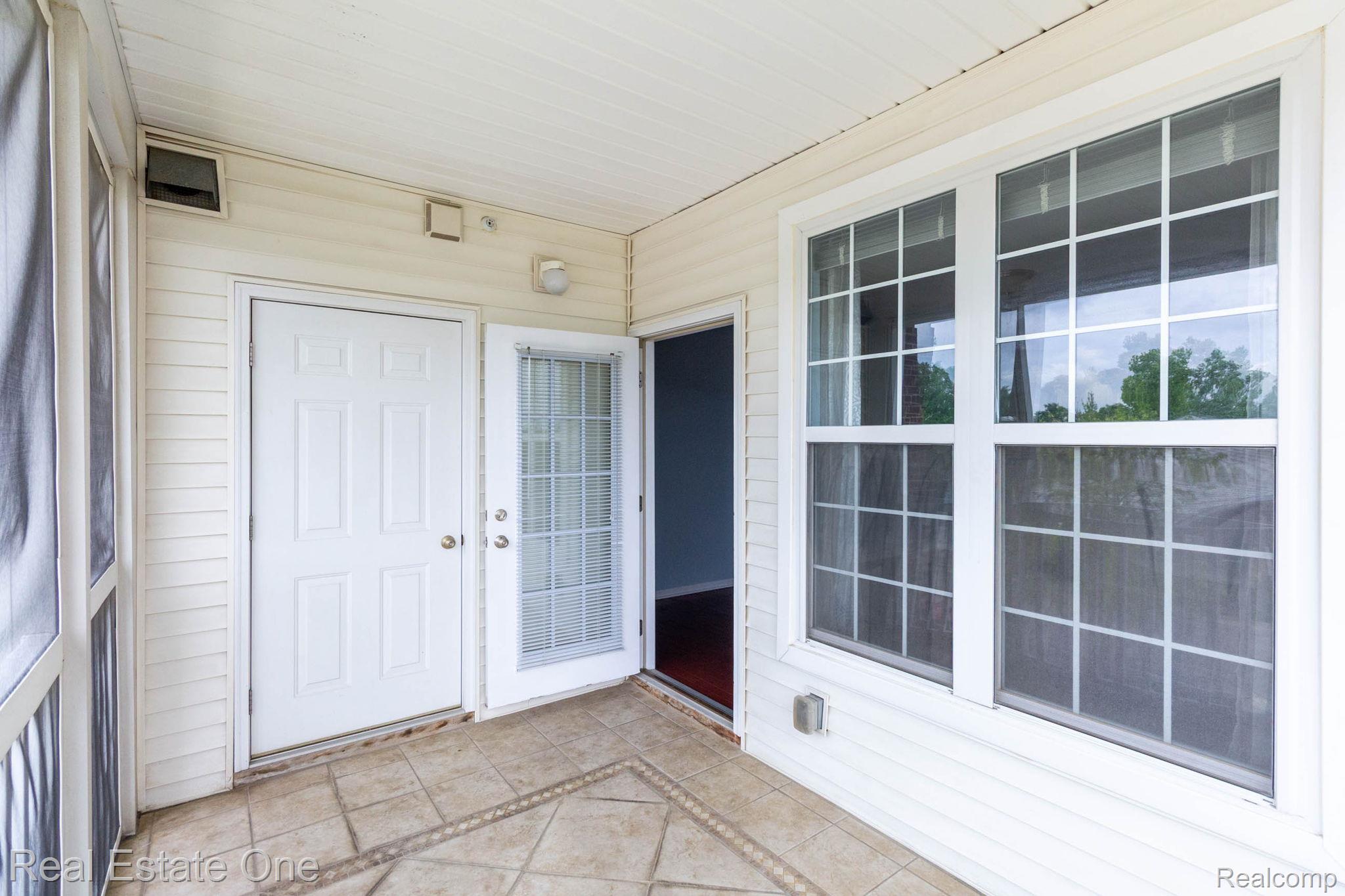 934 W Summerfield Glen Circle