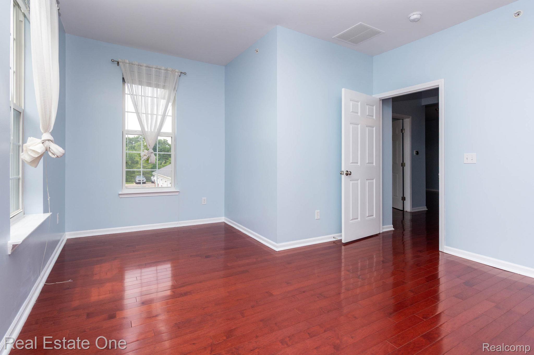 934 W Summerfield Glen Circle