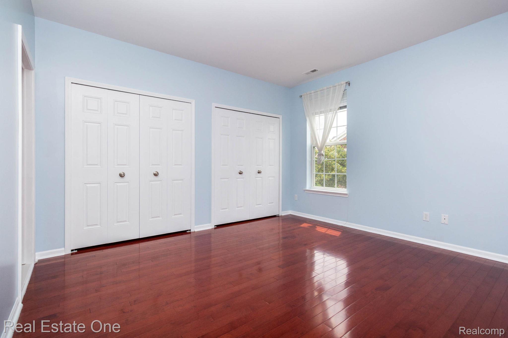 934 W Summerfield Glen Circle