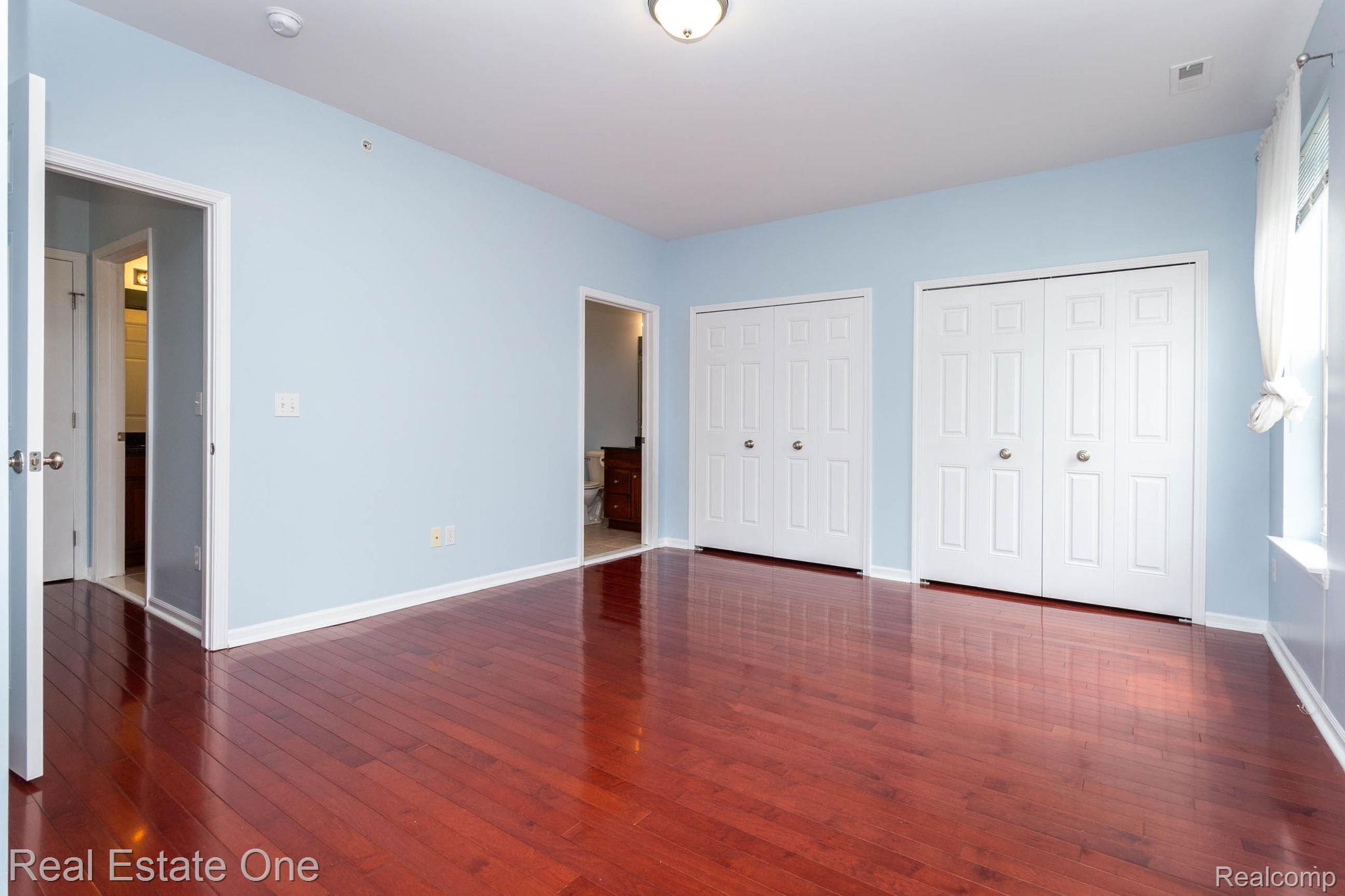 934 W Summerfield Glen Circle