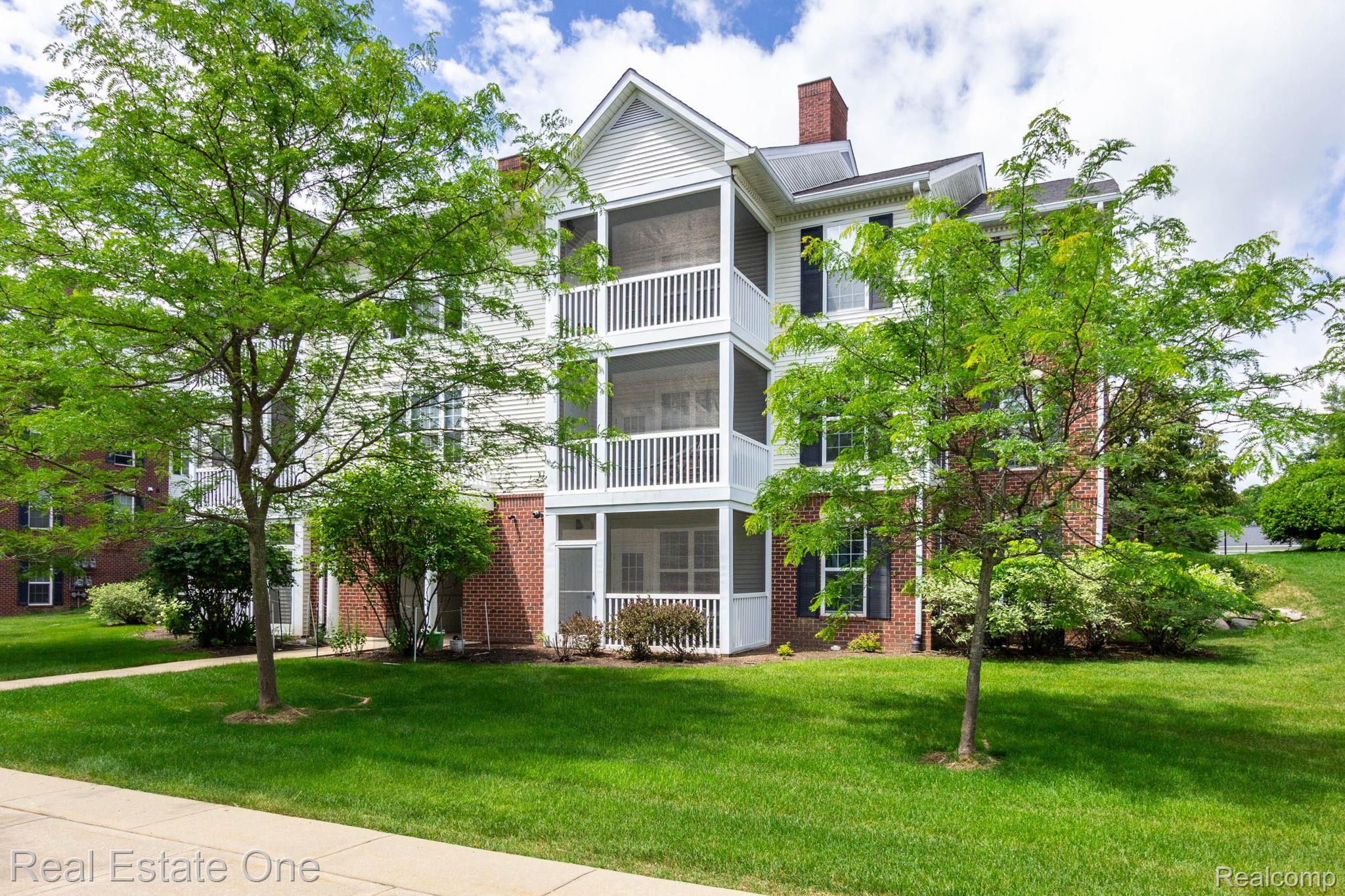 934 W Summerfield Glen Circle