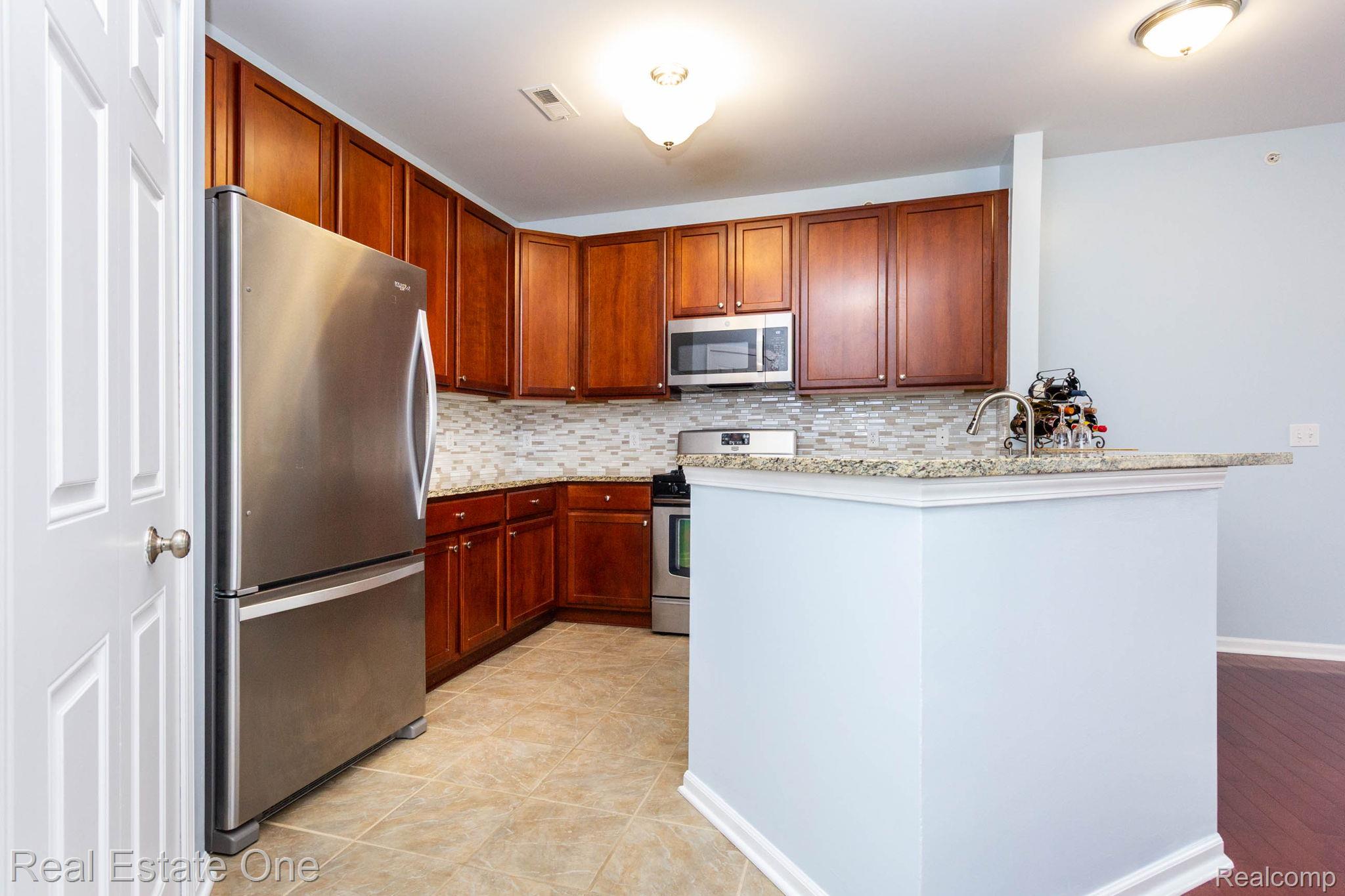 934 W Summerfield Glen Circle