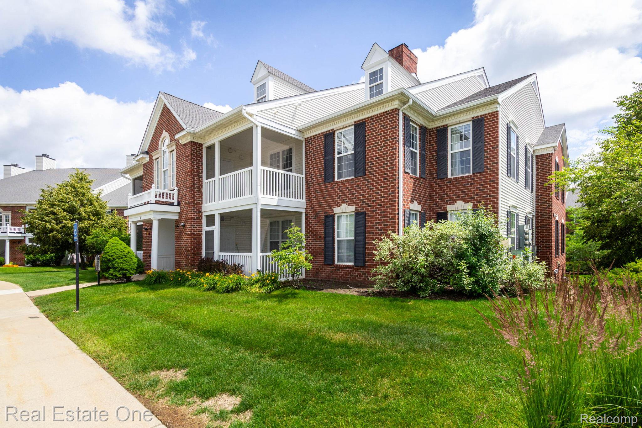 934 W Summerfield Glen Circle