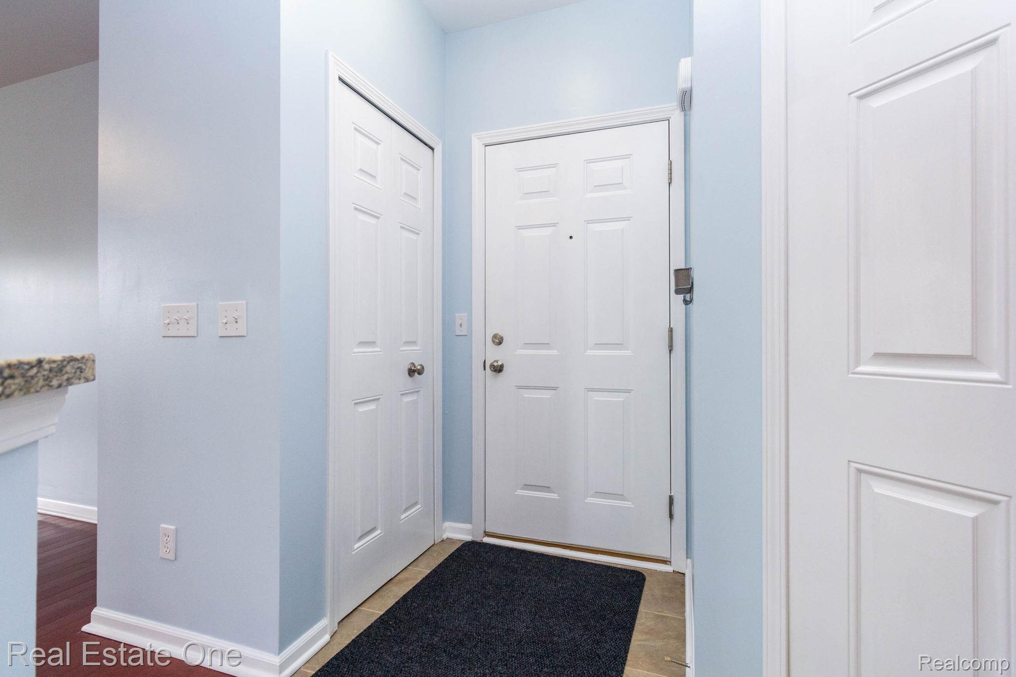 934 W Summerfield Glen Circle