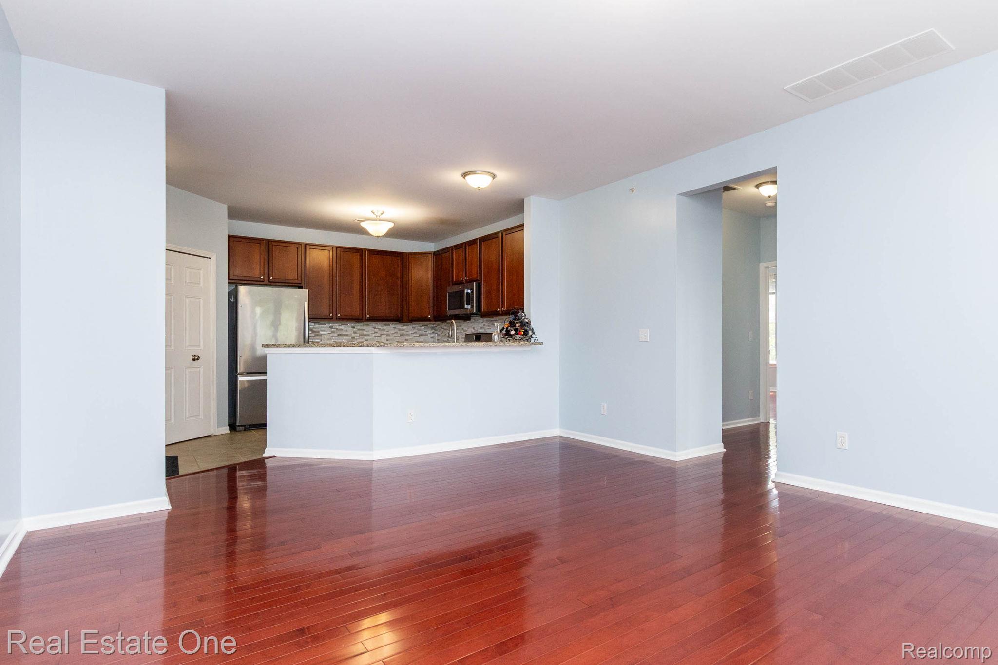 934 W Summerfield Glen Circle