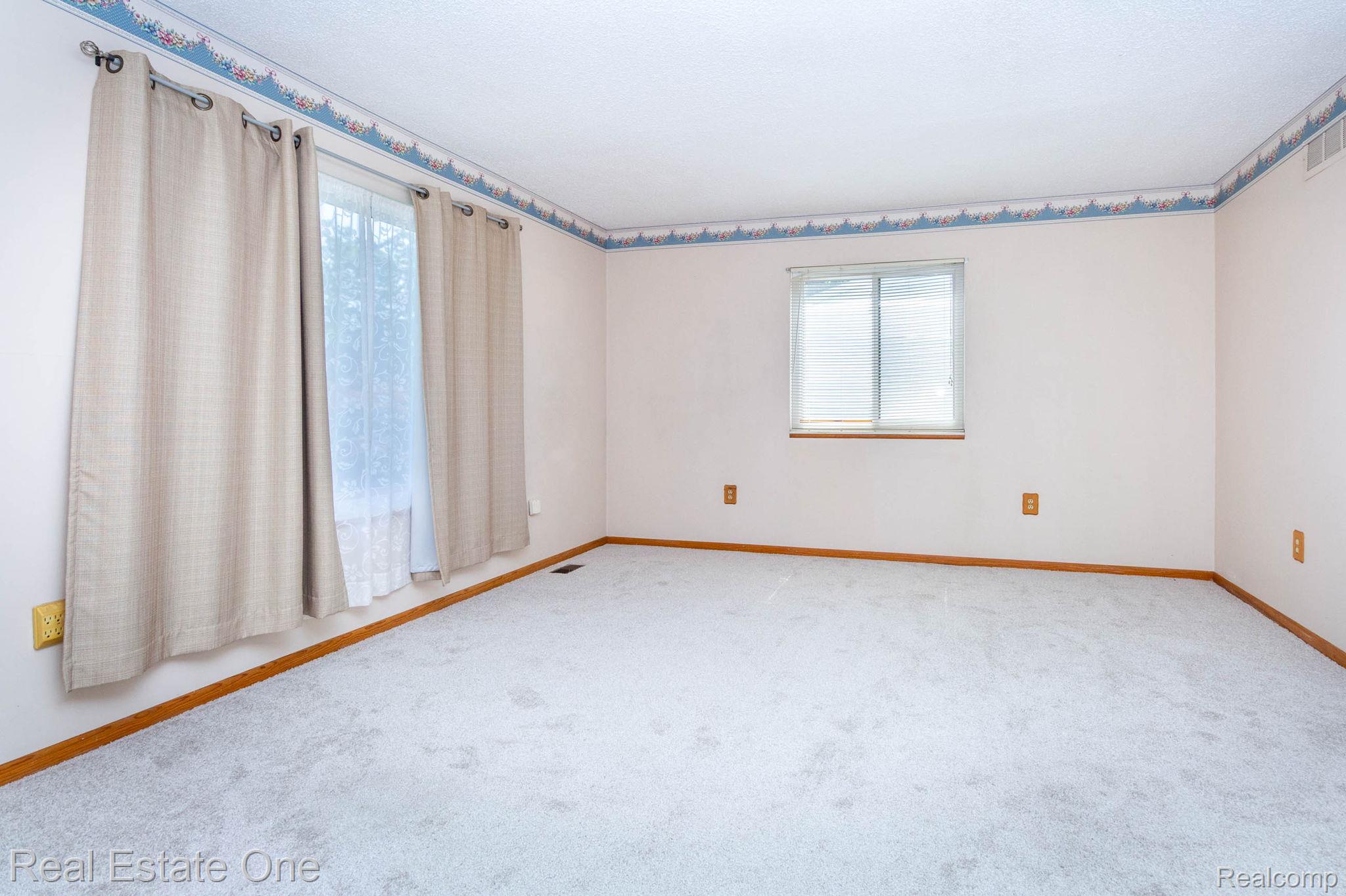 13912 Clinton River Road