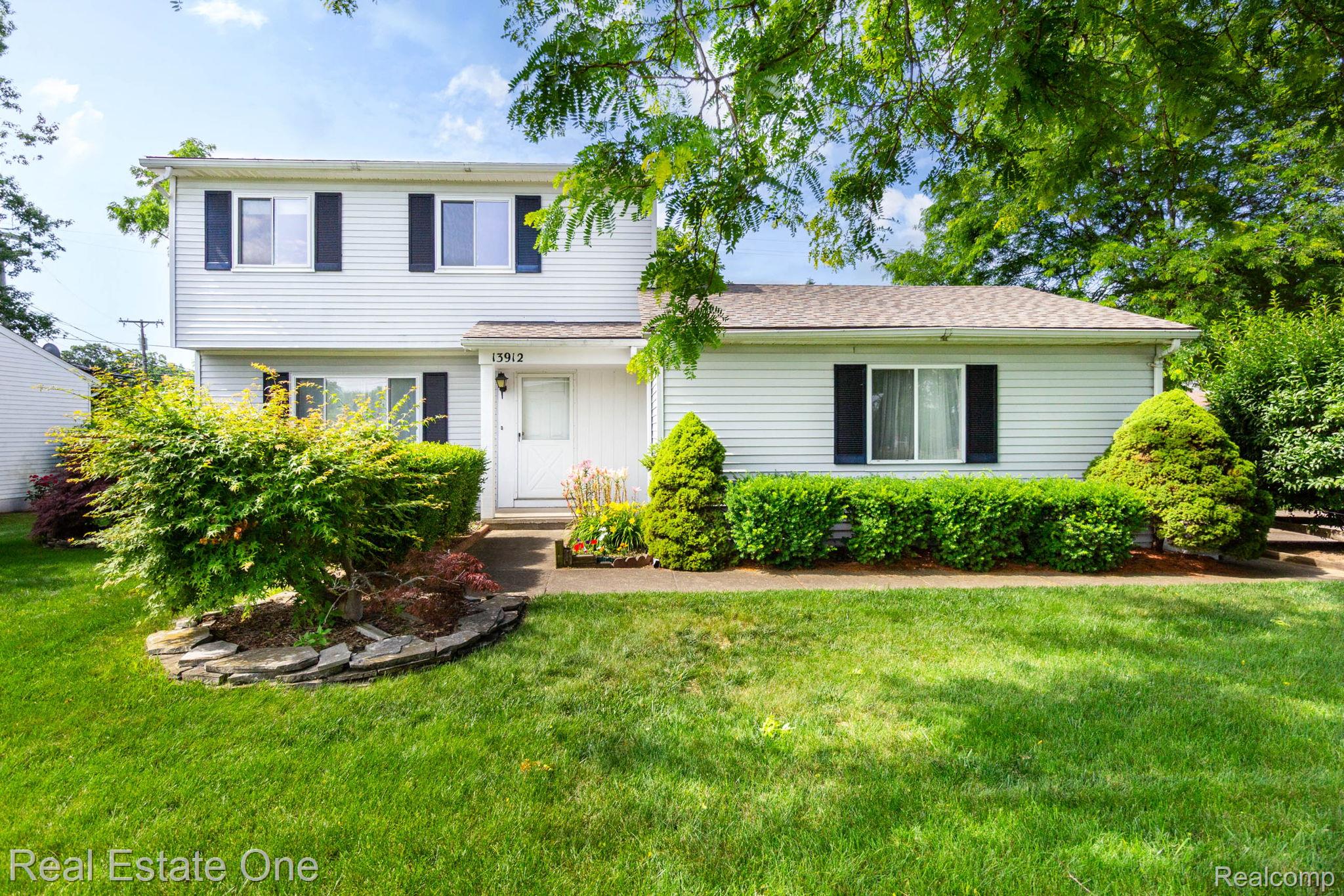 13912 Clinton River Road