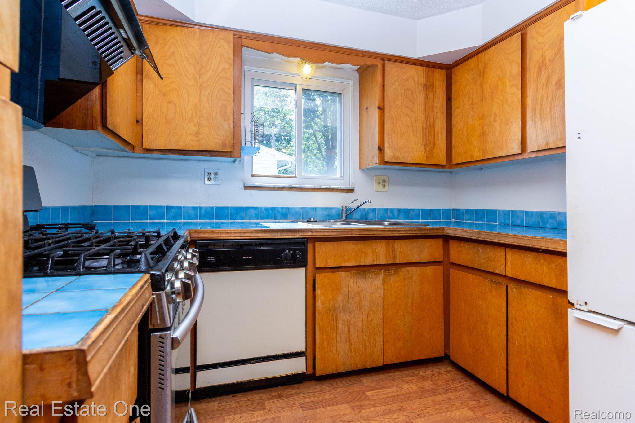 13912 Clinton River Road