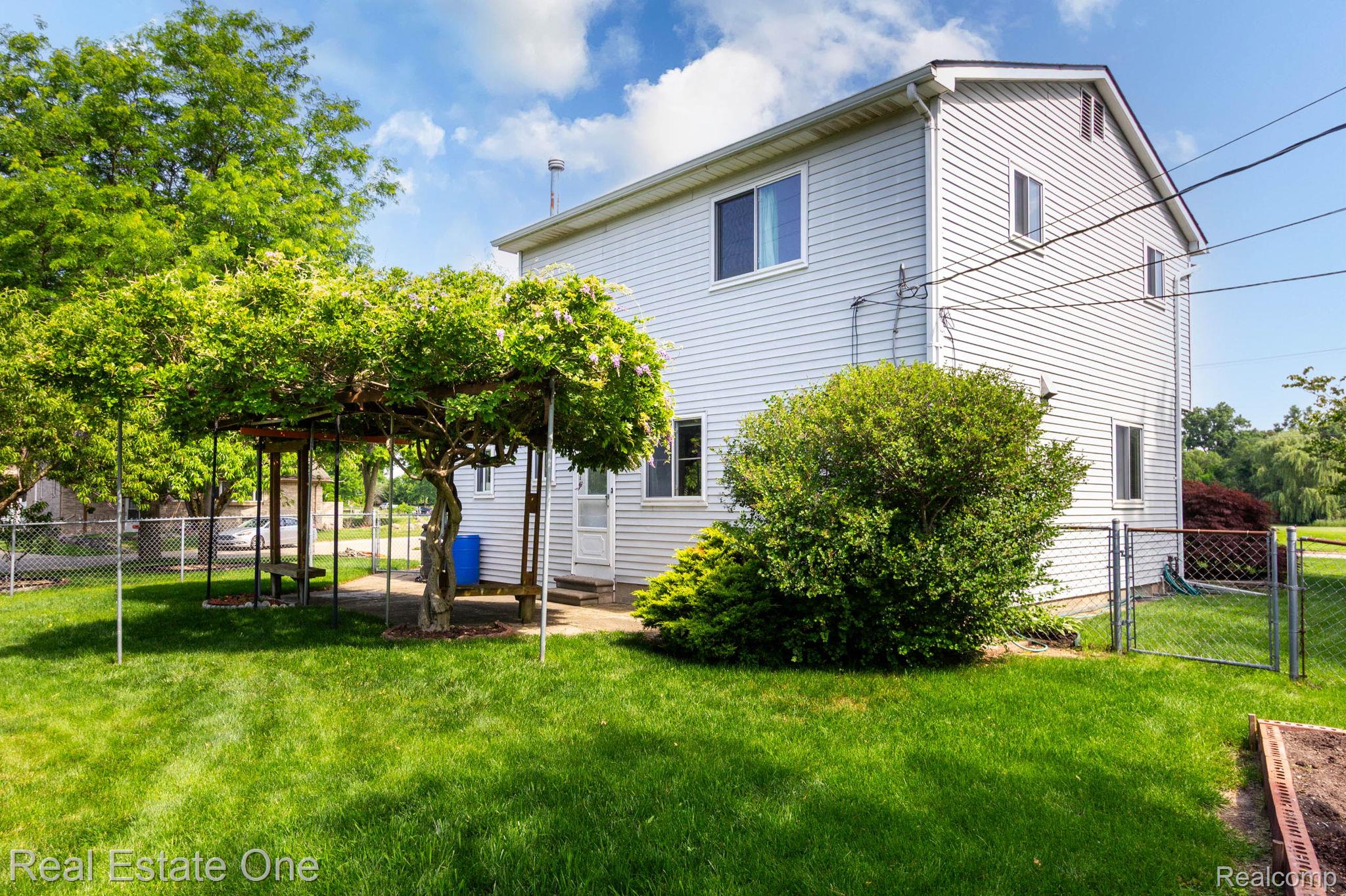 13912 Clinton River Road