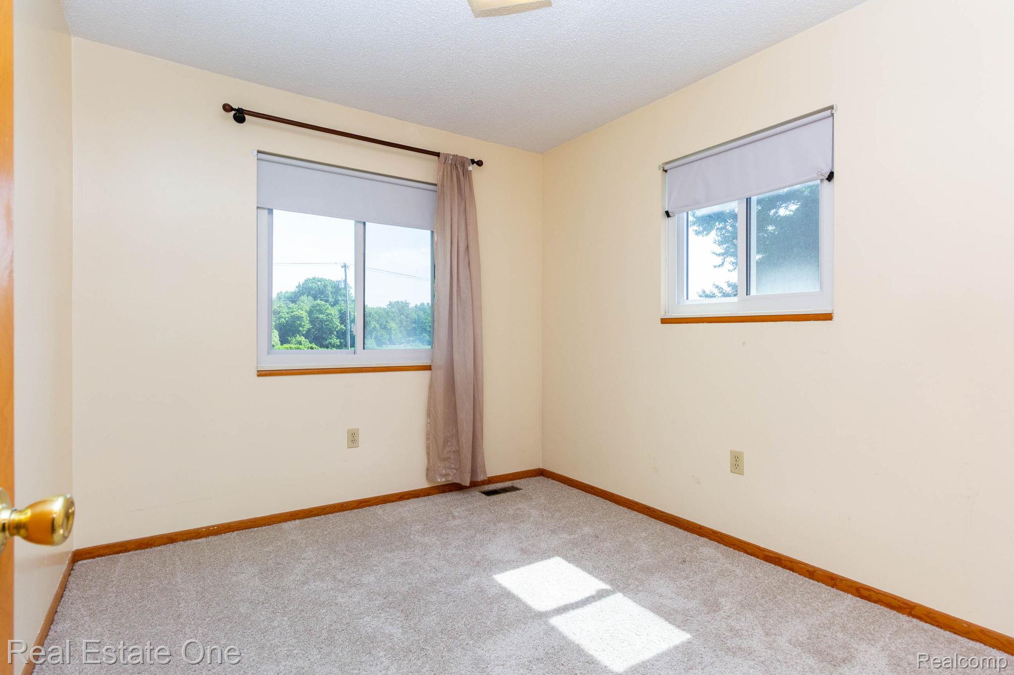 13912 Clinton River Road