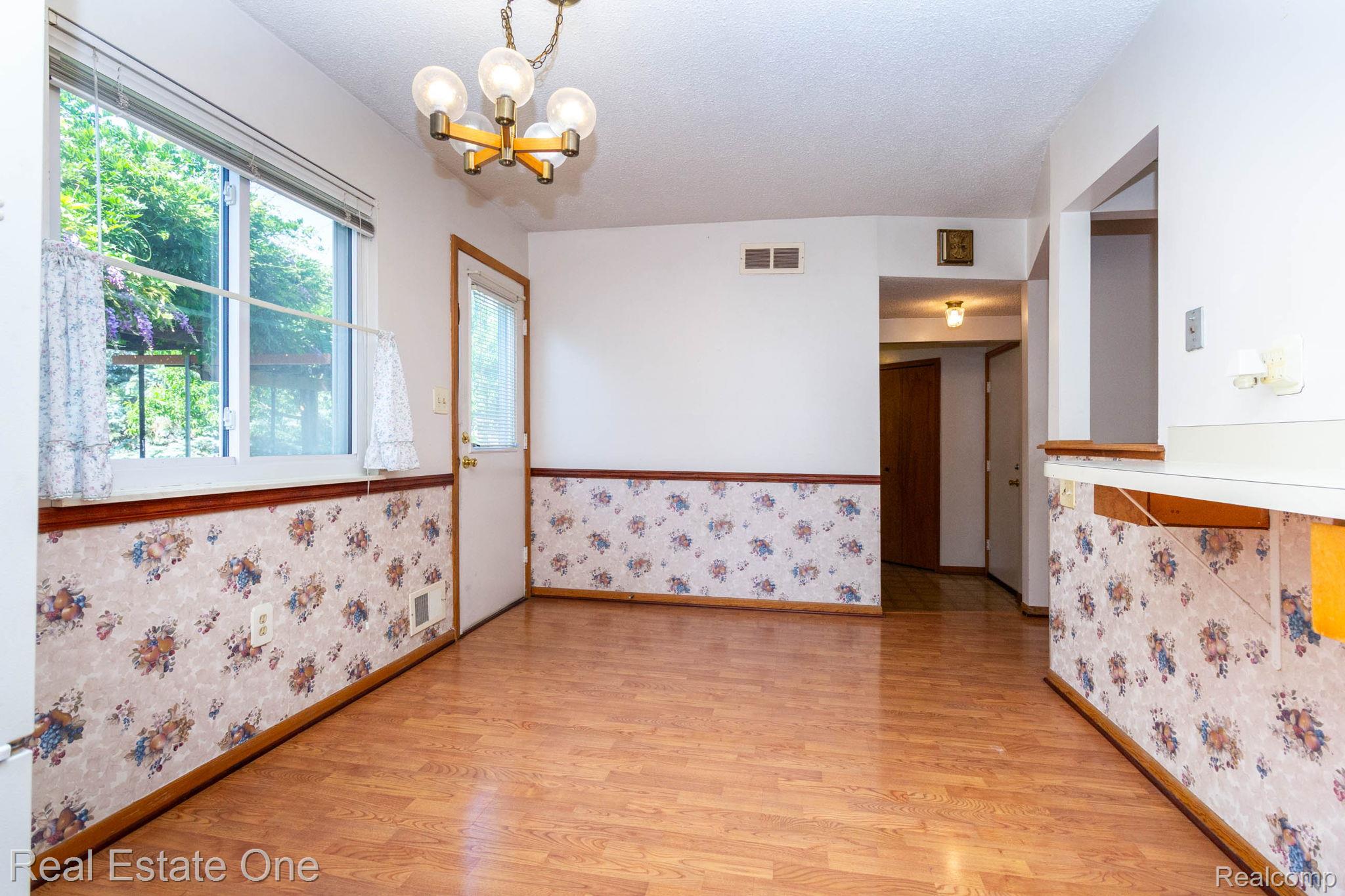 13912 Clinton River Road