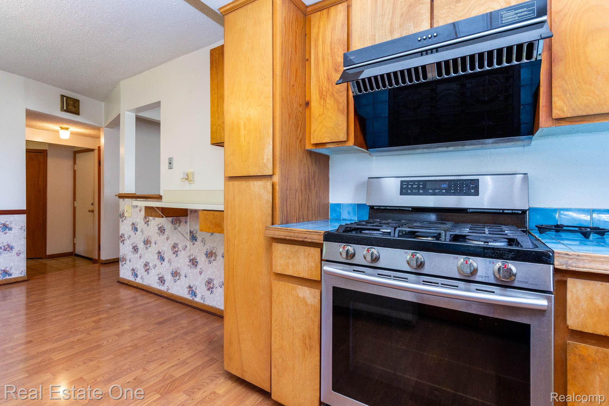 13912 Clinton River Road