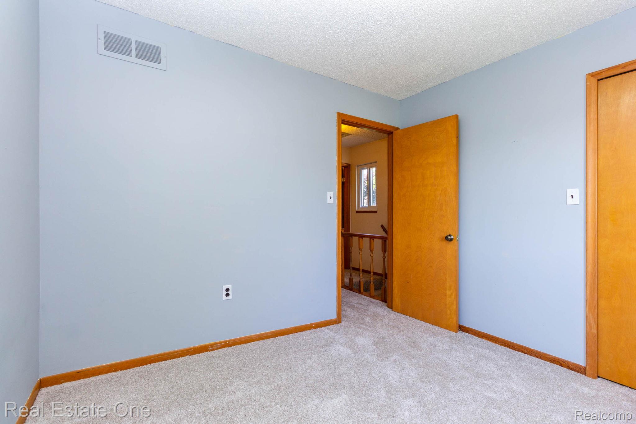 13912 Clinton River Road