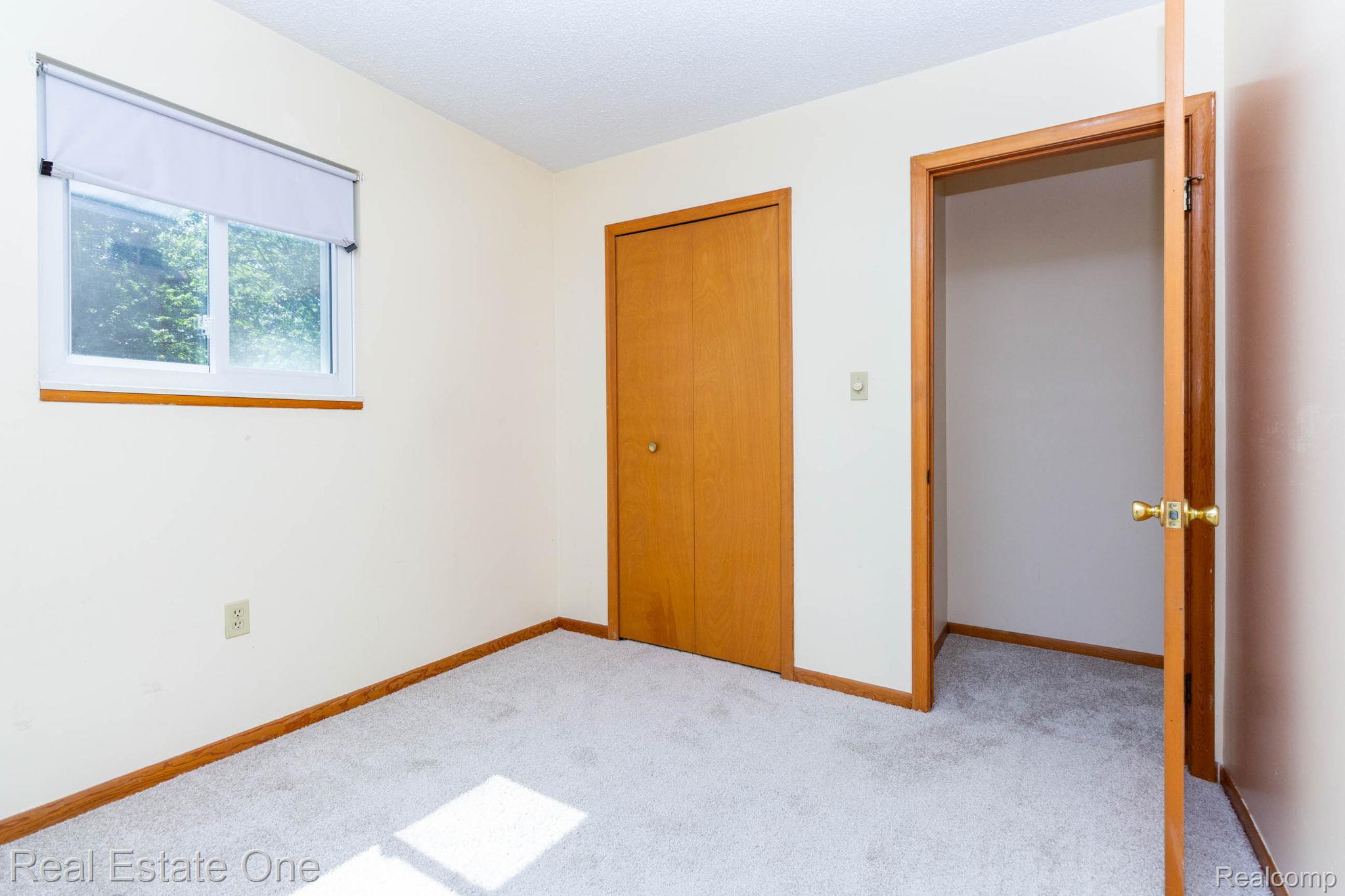 13912 Clinton River Road