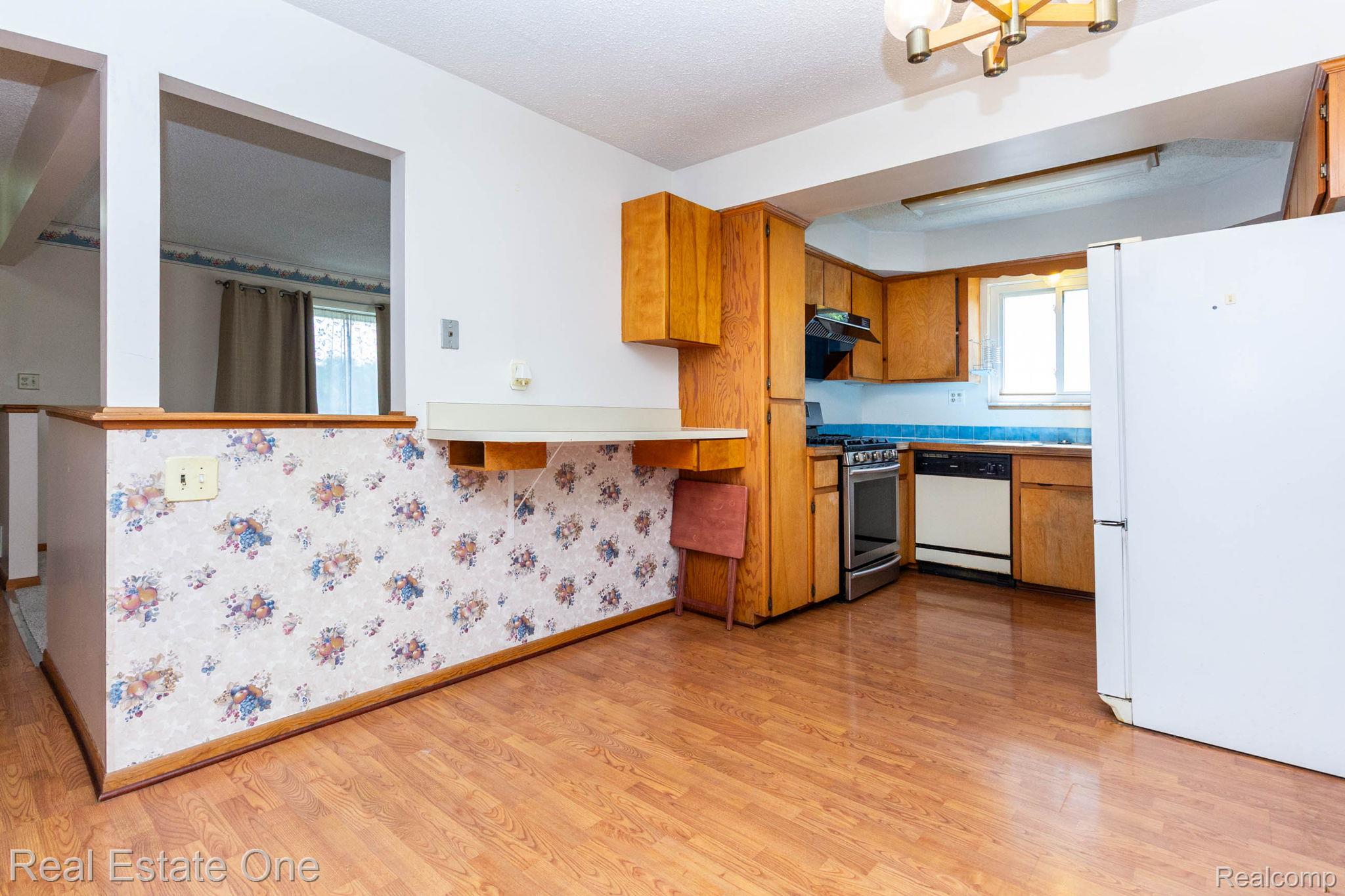 13912 Clinton River Road