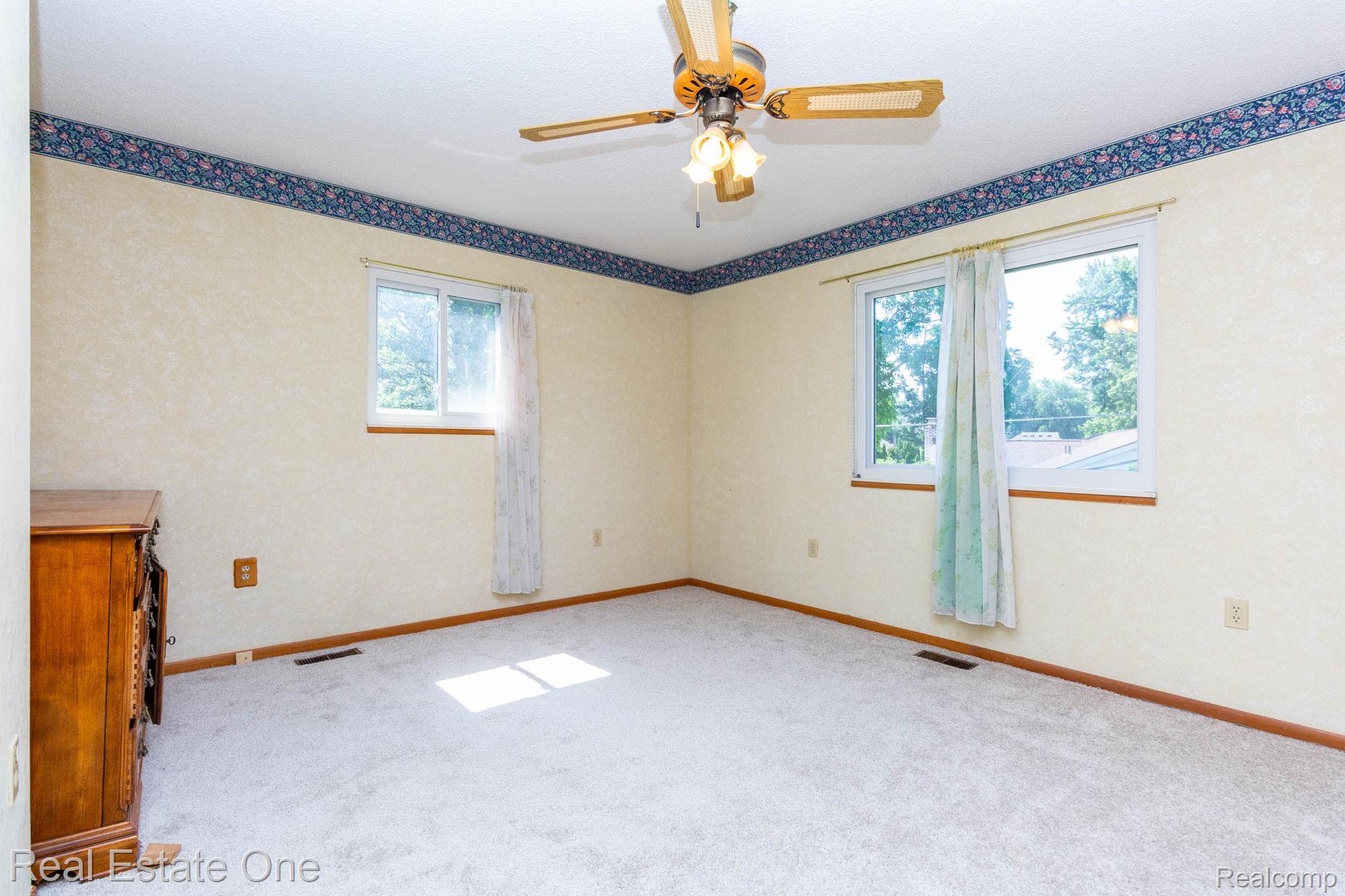 13912 Clinton River Road